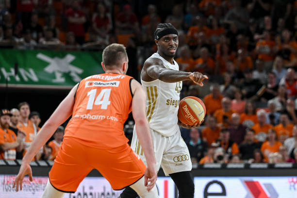 雄厚的球队 雄厚的球队